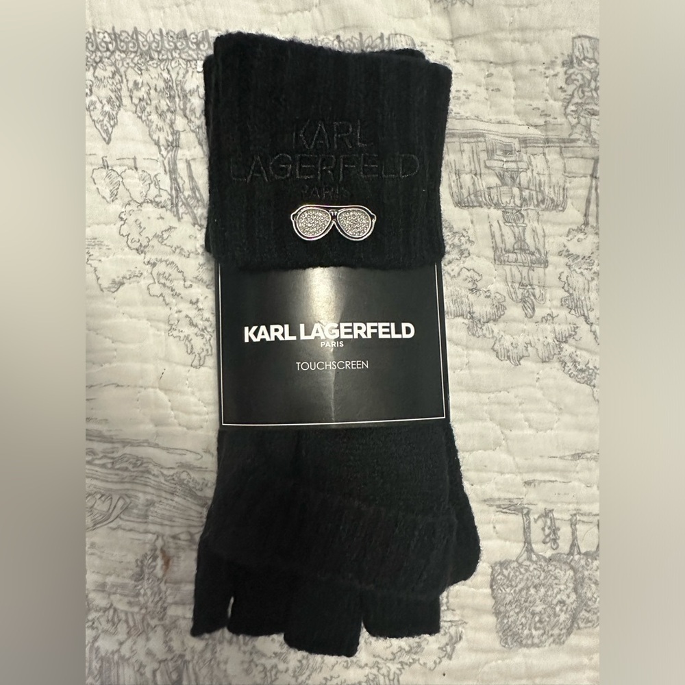 KARL LAGERFELD PARIS
Logo Flip Top Mittens nwt